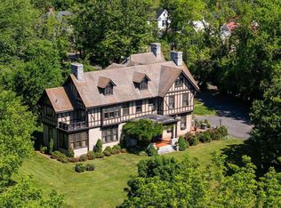 649 E Beverley St, Staunton, VA 24401