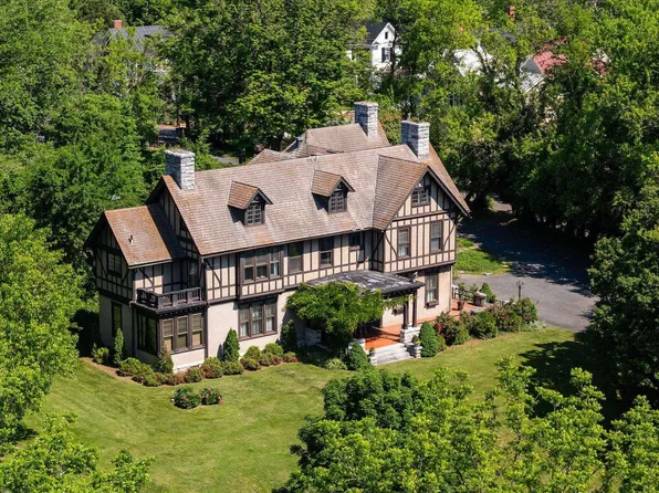 649 E Beverley St, Staunton, VA 24401