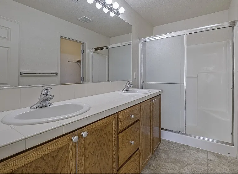 909 SE Sacha Pl — Photo 12