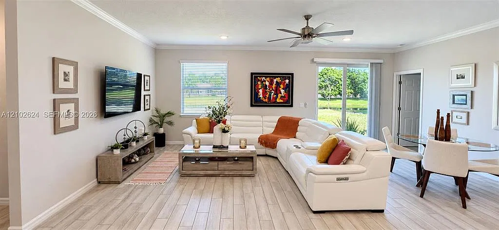 3 bed, 2040 sqft, $3,300 — Photo 2