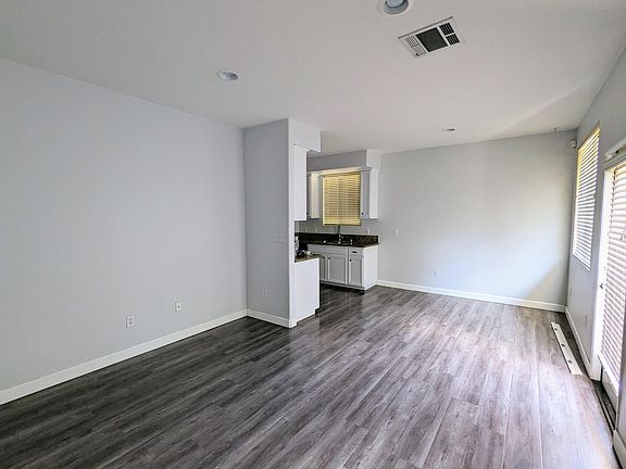 5th image of 14360 Gilmore St