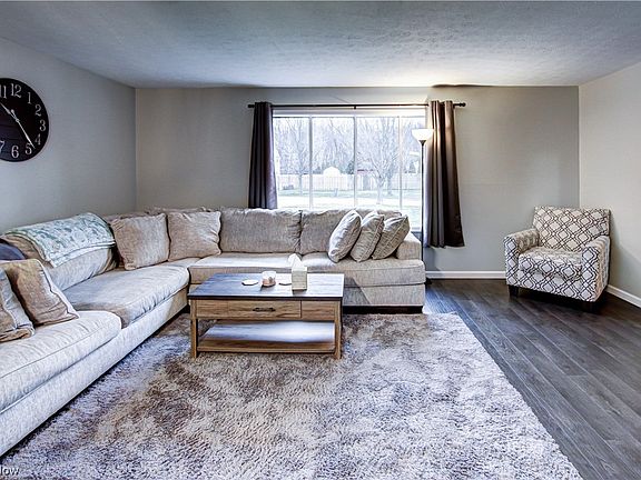 3rd image of 7214 Packard Cir