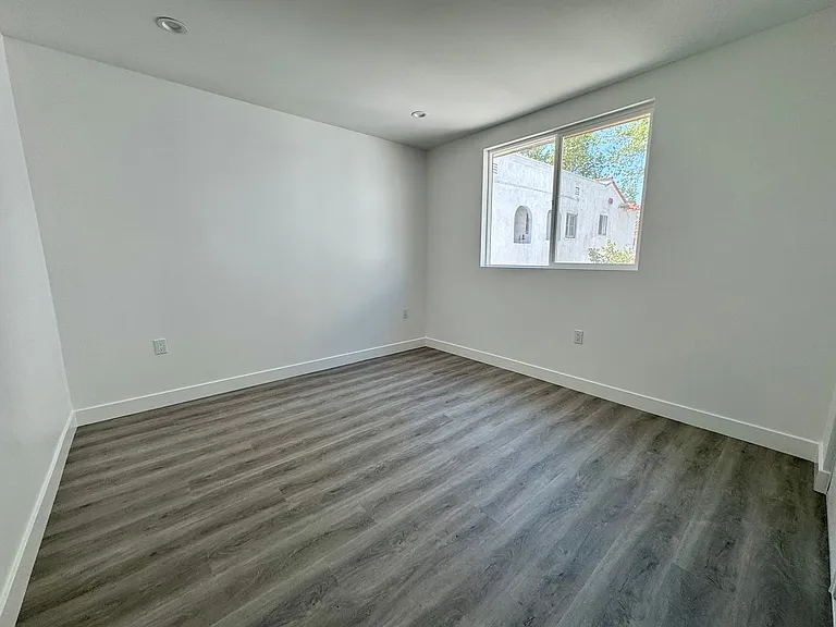 All New Large Home like ADU in the Leimert Park area — Photo 7