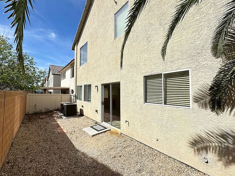 5640 Woods Crossing St — Photo 32