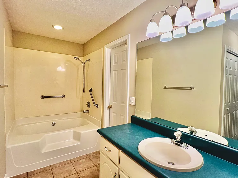 103 Darlington Cir — Photo 15