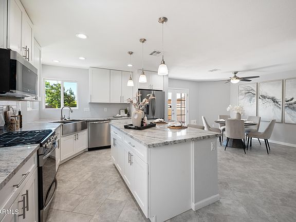 4th image of 601 E CLARENDON Avenue