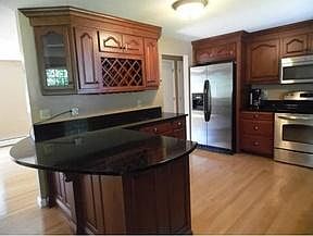 1st image of 10 King George Dr