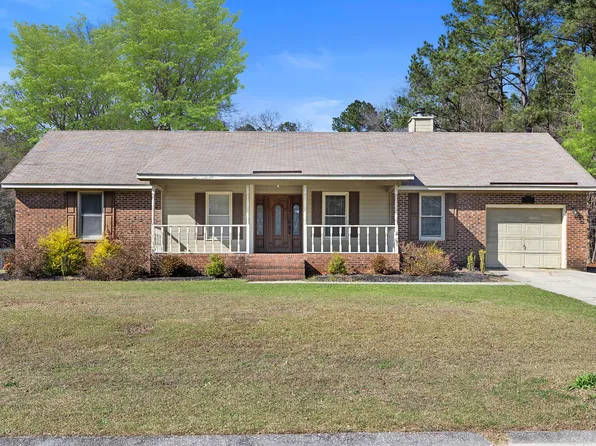 1206 Wilderness Dr, Spring Lake, NC 28390