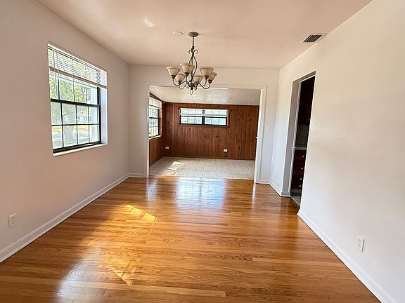 4th image of 3138 Honeywood Dr