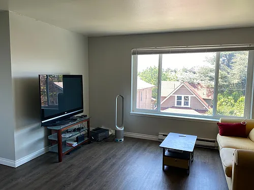 Adams Court Apartments Photo 1