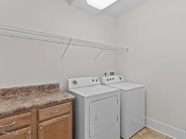 2537 Saint James Dr SE #102 — Photo 22