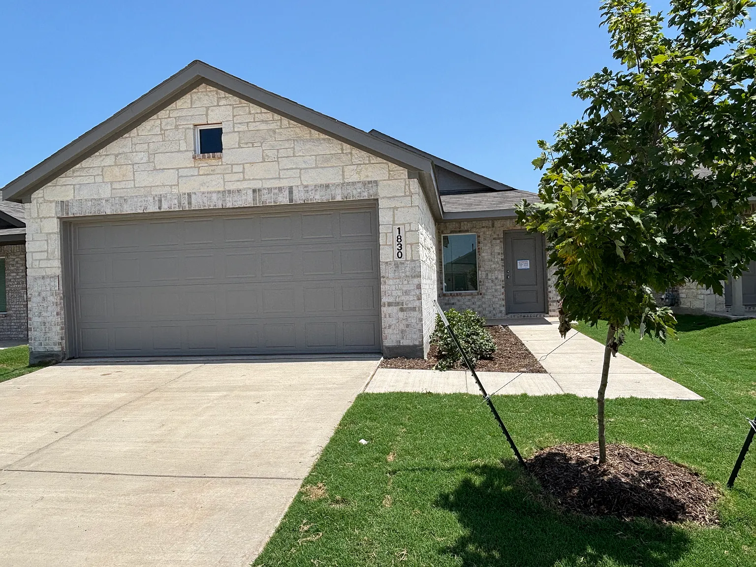3 bed, 1461 sqft, $2,200 — Photo 2