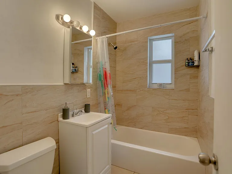 13875 NE 16th Ave — Photo 8