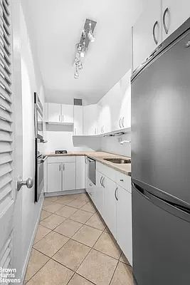 5th image of 142 W End Ave APT 11W