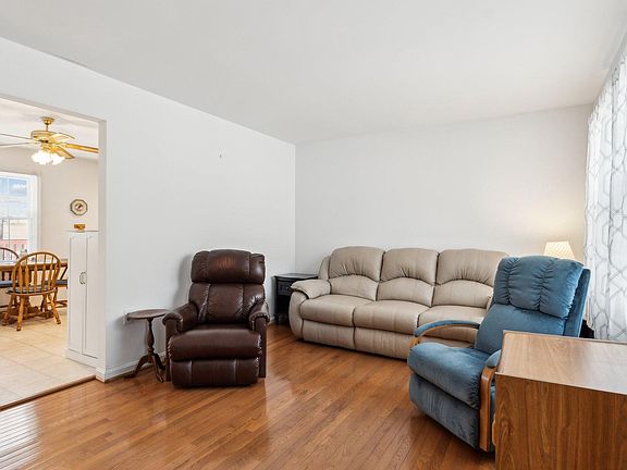 5th image of 319 Albany St