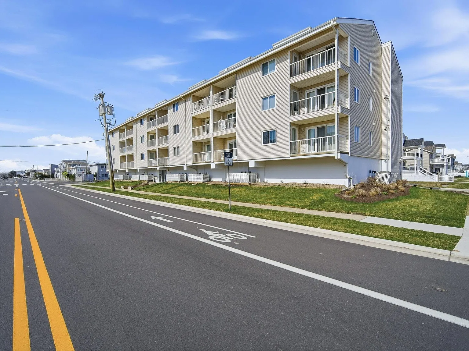 2 bed, 2.5 bath, $8,800 — Photo 1