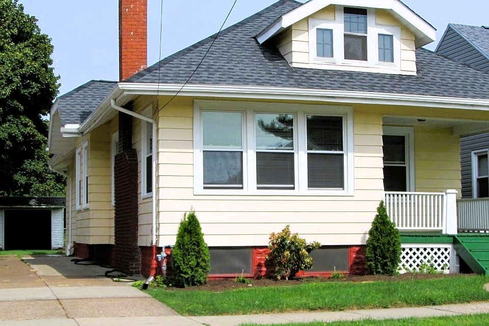 1st image of 450 E 33rd St