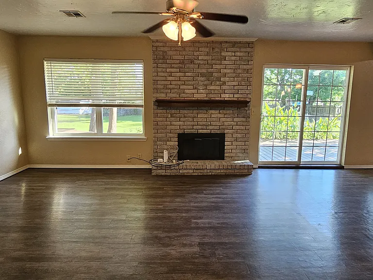 107 Foltz Ln — Photo 2