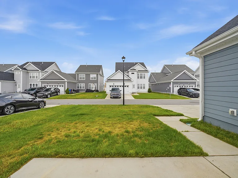 5049 Duxbury Rd — Photo 38