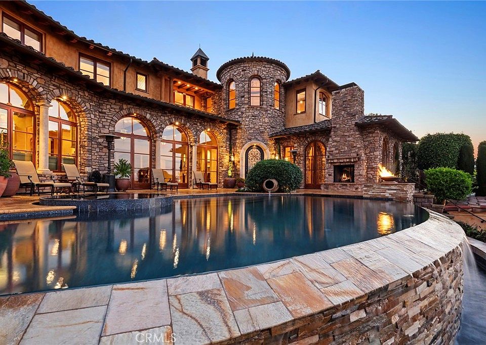 1st image of 4 Yellow Brick Rd