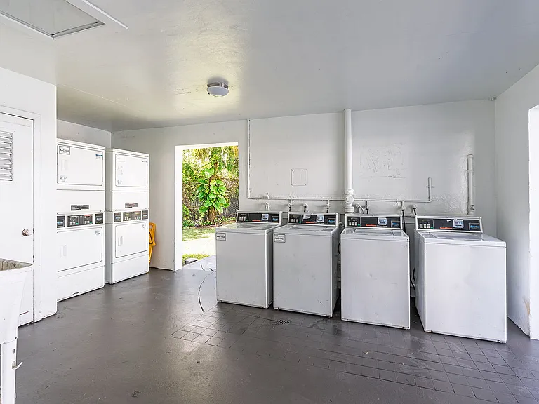 8-web-or-mls-LakeShore_Presidential_DSC7119