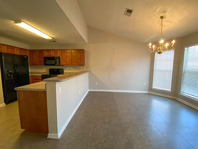 749 Lakemont Dr — Photo 6