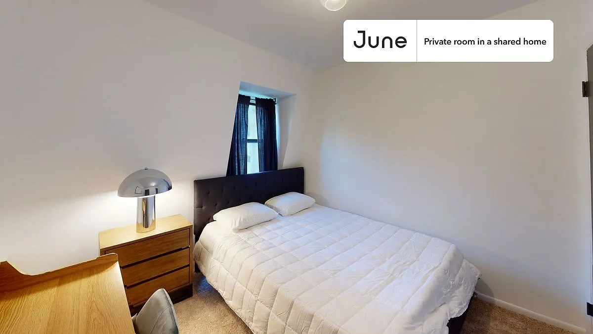 Full bedroom in 5 bed/2 bath home in Logan Circle #415 2C — Photo 1