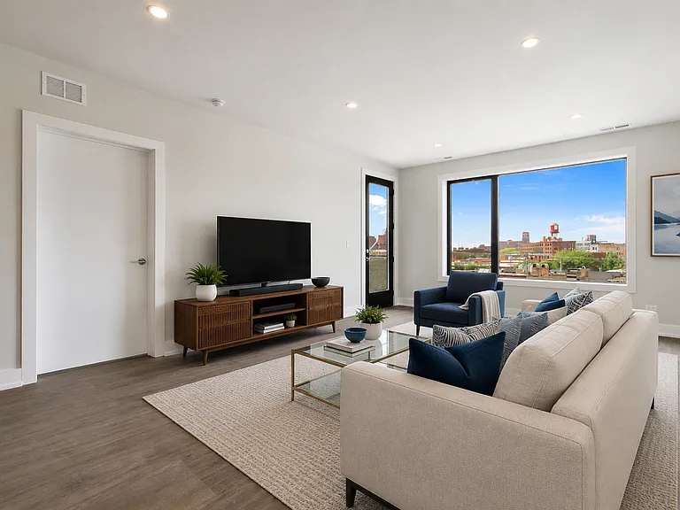 2109 S Halsted LLC — Photo 3