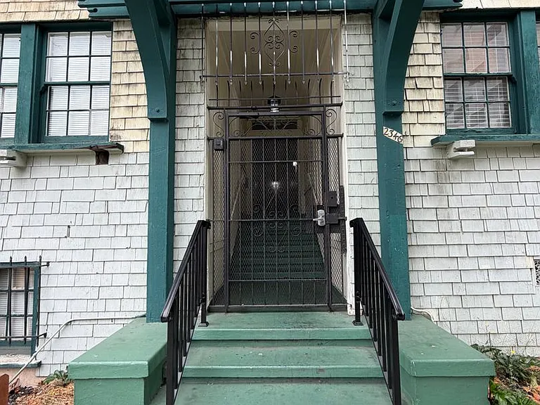 2346 Valdez St — Photo 2