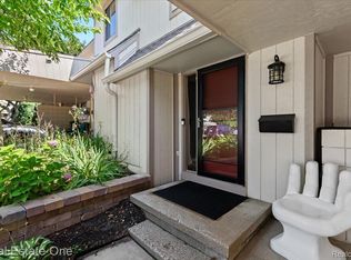 1527 Charter Oak Dr, Rochester, MI 48309