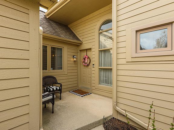 3rd image of 115 Ponds View Dr #60