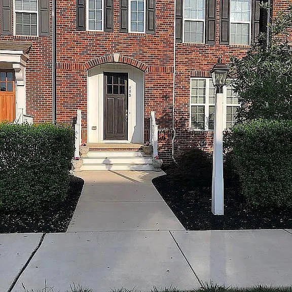 413 Old Farm Ln — Photo 1