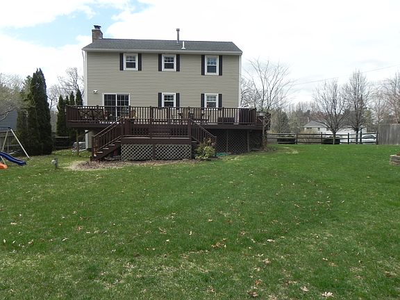 3rd image of 16 Holbrook Dr