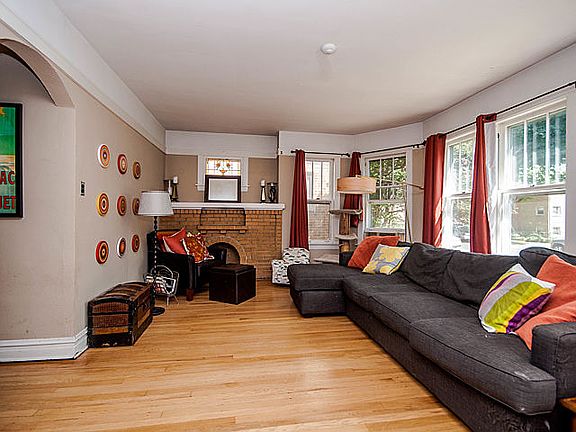 4th image of 2544 N Nordica Ave