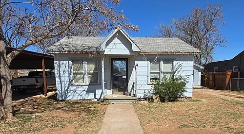 2814 1st Pl Photo 1