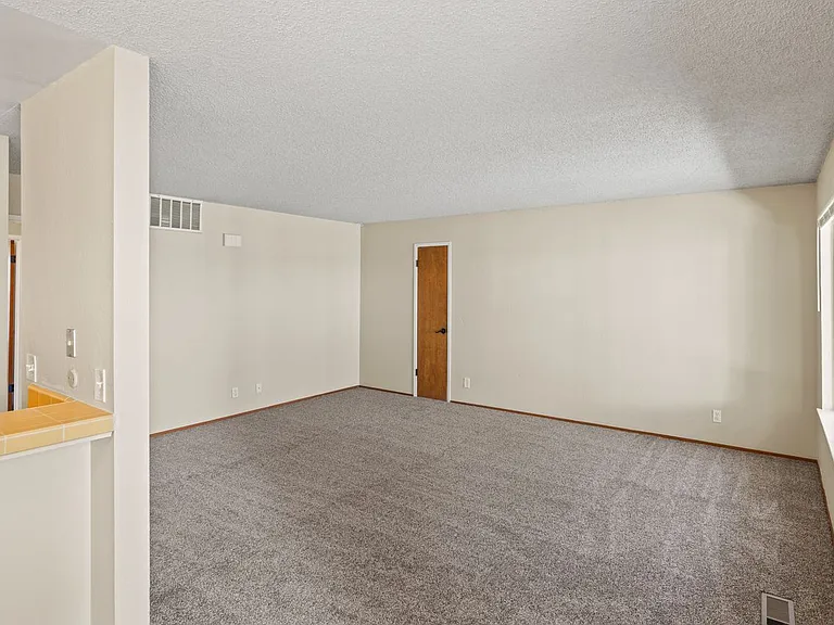 Park Plaza Apartments — Photo 53