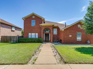 5711 Homestead Rd, Arlington, TX 76017