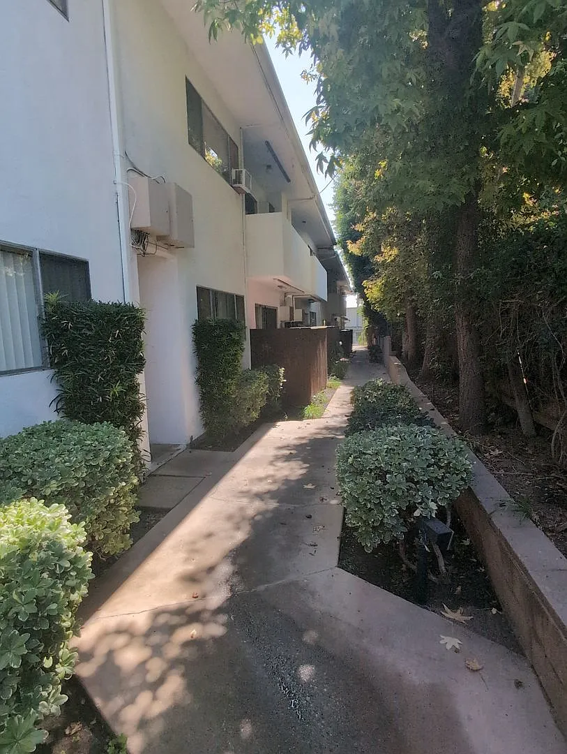 18561 Prairie St — Photo 3
