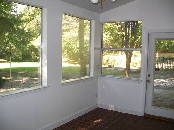 3rd image of 1299 Center Lake Dr