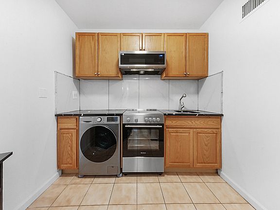 3rd image of 653 Humboldt St #2