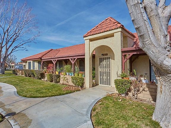 3rd image of 19230 Cottonwood Dr