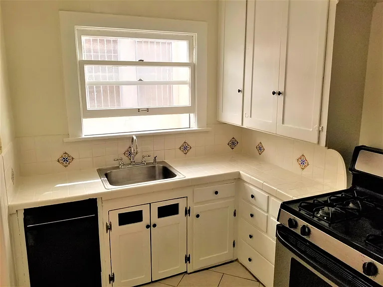 436 N Stanley Ave #LOWER — Photo 5