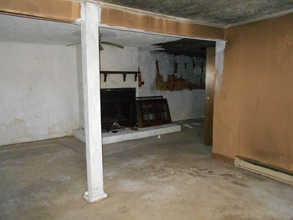 2nd image of 1024 Lockett Dr