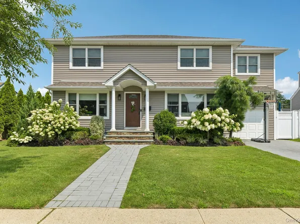 790 Garden Drive, Franklin Square, NY 11010