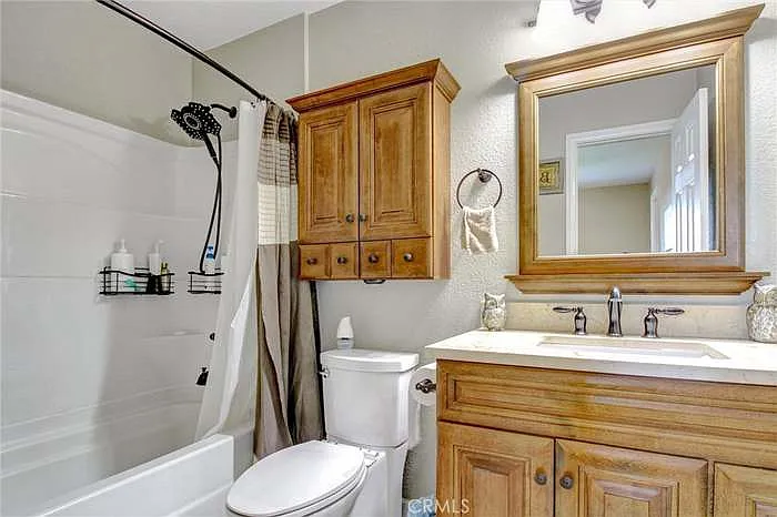 6961 Cambridge Ave — Photo 4