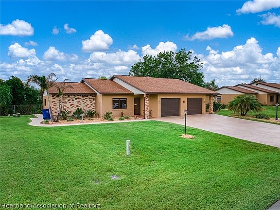 2nd image of 2418 Hidden Creek Cir
