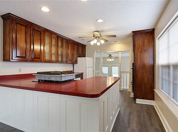 3rd image of 3721 Cypress St
