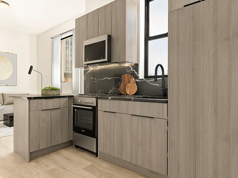 111 Huron St #4R — Photo 3
