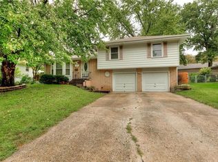 6415 N Flora Ave, Gladstone, MO 64118