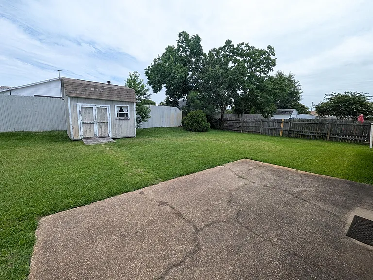 9516 Brentwood Blvd — Photo 21